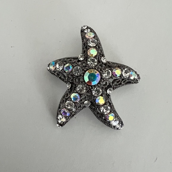 Silver Tone Color Shift Rhinestone Covered Starfish Brooch 2 Inches - Picture 1 of 5